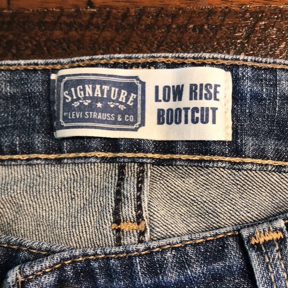 Levi’s Signature Low Rise Boot Cut Jeans - Picture 4 of 9